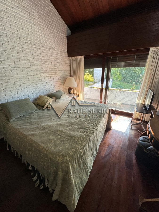 Casa ID.2622 - Casa en venta 5 dormitorios en Playa Mansa, Punta del Este