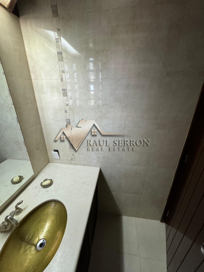 Casa ID.2622 - Casa en venta 5 dormitorios en Playa Mansa, Punta del Este