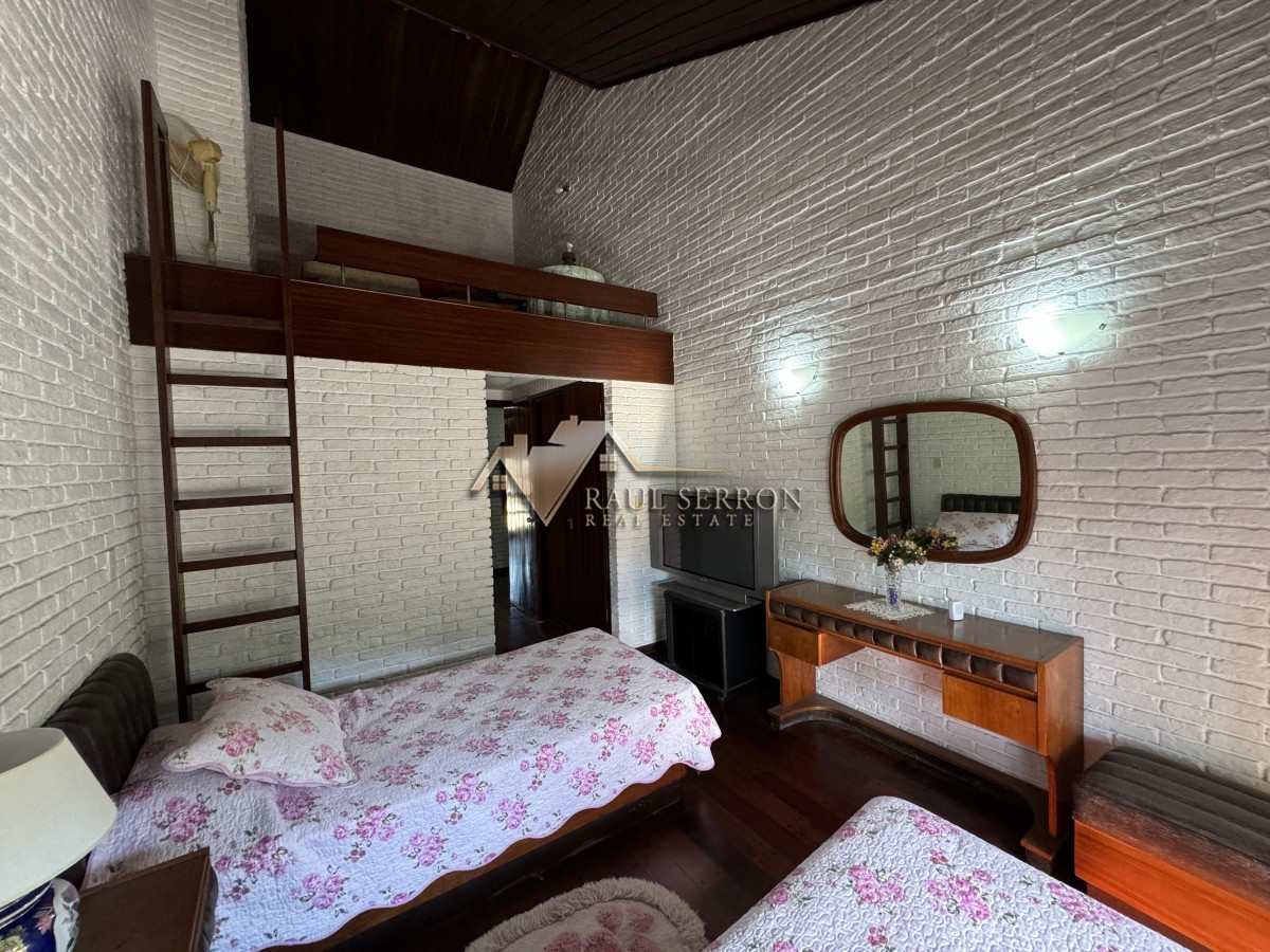 Casa ID.2622 - Casa en venta 5 dormitorios en Playa Mansa, Punta del Este