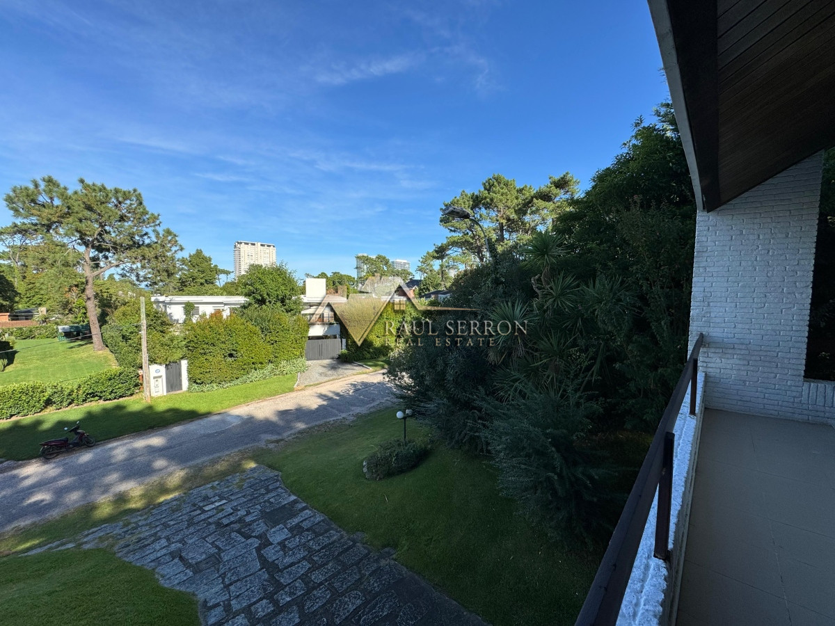 Casa ID.2622 - Casa en venta 5 dormitorios en Playa Mansa, Punta del Este