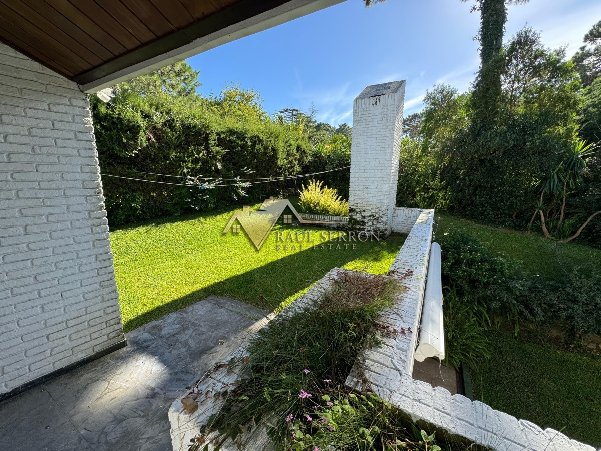 Casa ID.2622 - Casa en venta 5 dormitorios en Playa Mansa, Punta del Este