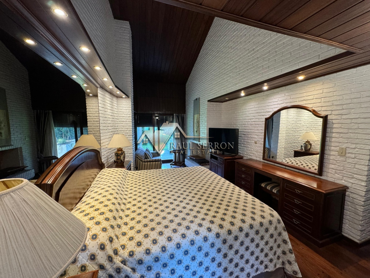 Casa ID.2622 - Casa en venta 5 dormitorios en Playa Mansa, Punta del Este