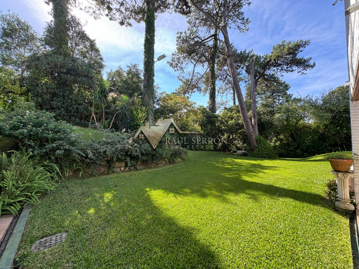Casa ID.2622 - Casa en venta 5 dormitorios en Playa Mansa, Punta del Este