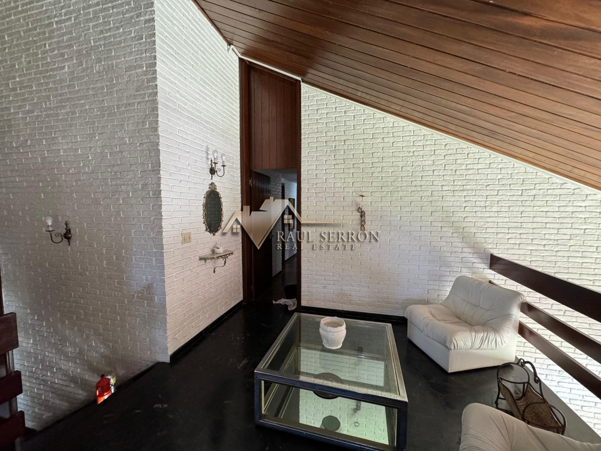 Casa ID.2622 - Casa en venta 5 dormitorios en Playa Mansa, Punta del Este