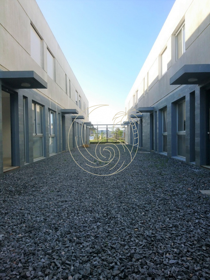 Apartamento ID.21092539 - Duplex en venta con patio, complejo privado, con patio y cochera.