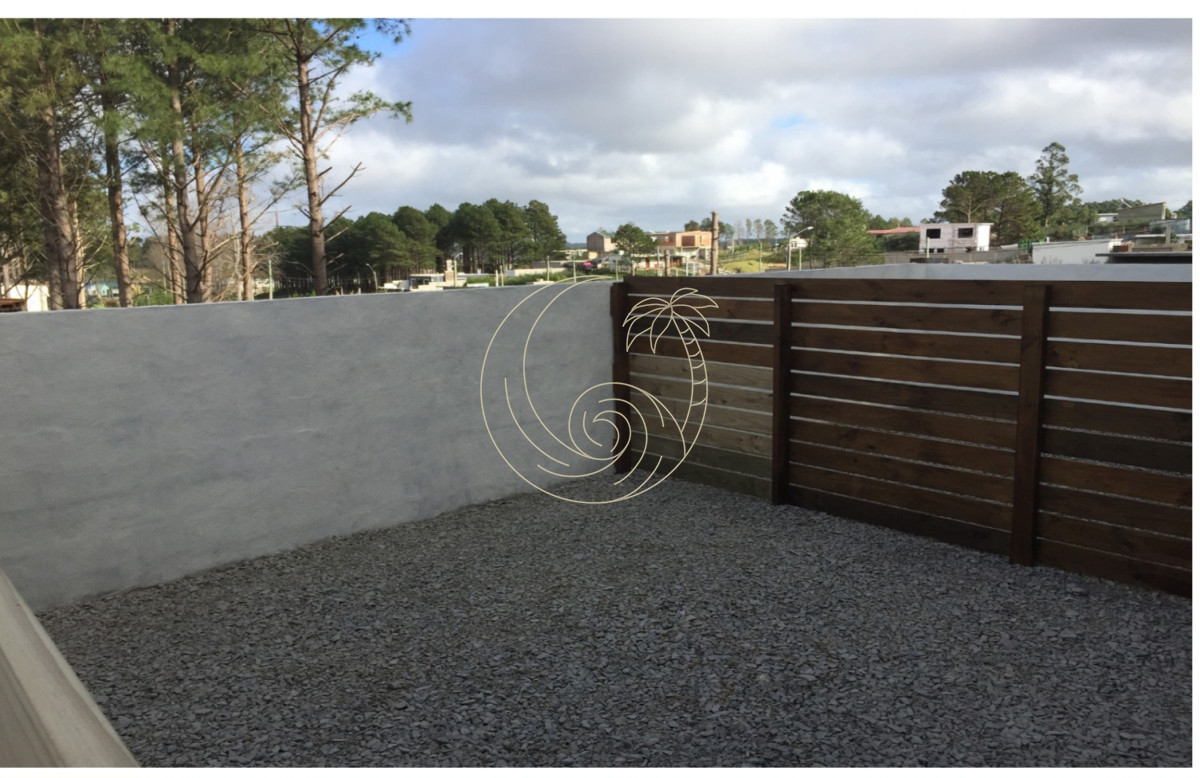 Apartamento ID.21092539 - Duplex en venta con patio, complejo privado, con patio y cochera.