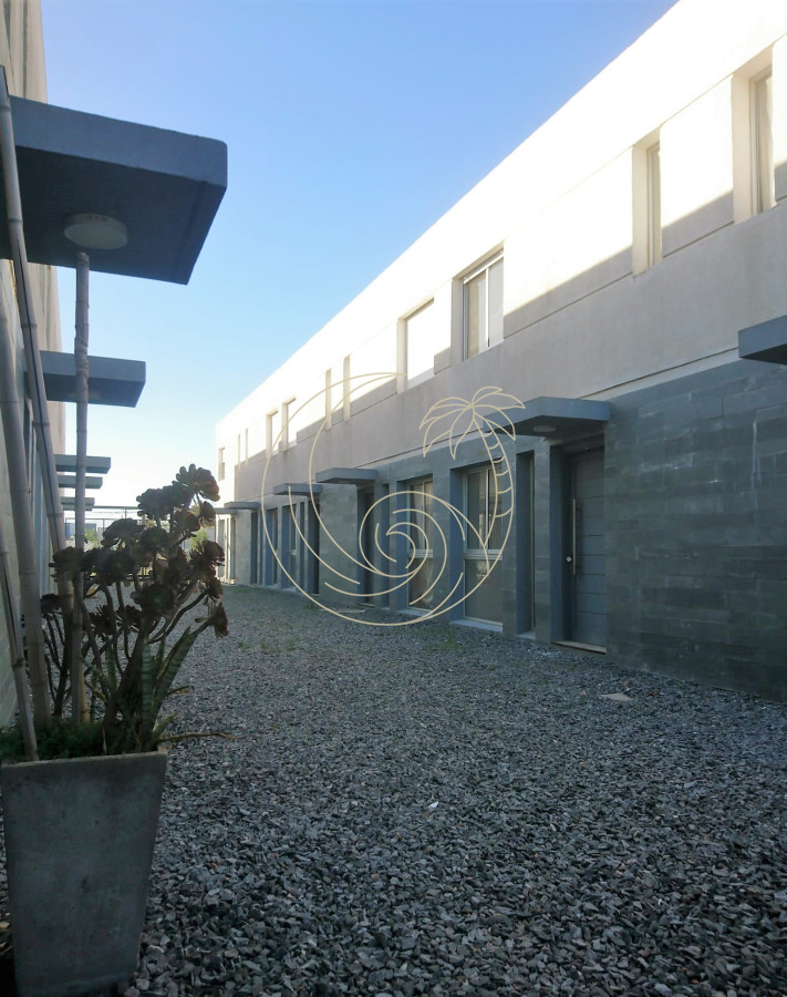 Apartamento ID.21092539 - Duplex en venta con patio, complejo privado, con patio y cochera.
