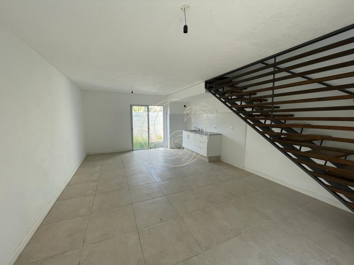 Apartamento ID.21092539 - Duplex en venta con patio, complejo privado, con patio y cochera.