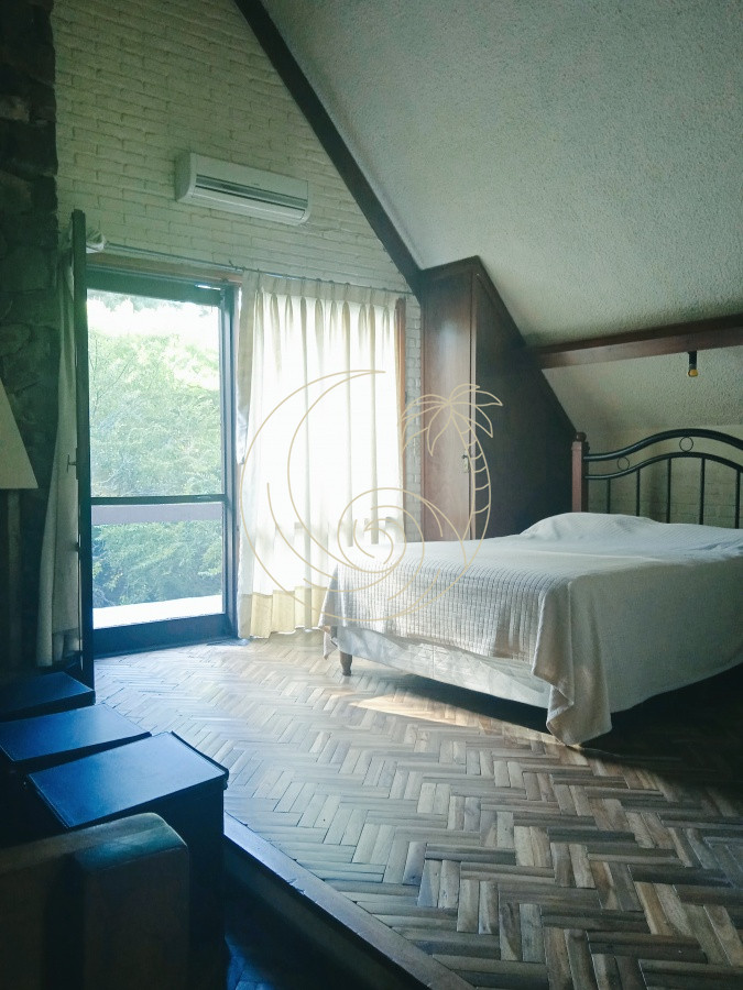 Casa ID.21092578 - Amplia casa en Cantegril con un jardín soñado, ubicada a un paso de todos los servicios, en un entorno arbolado. 