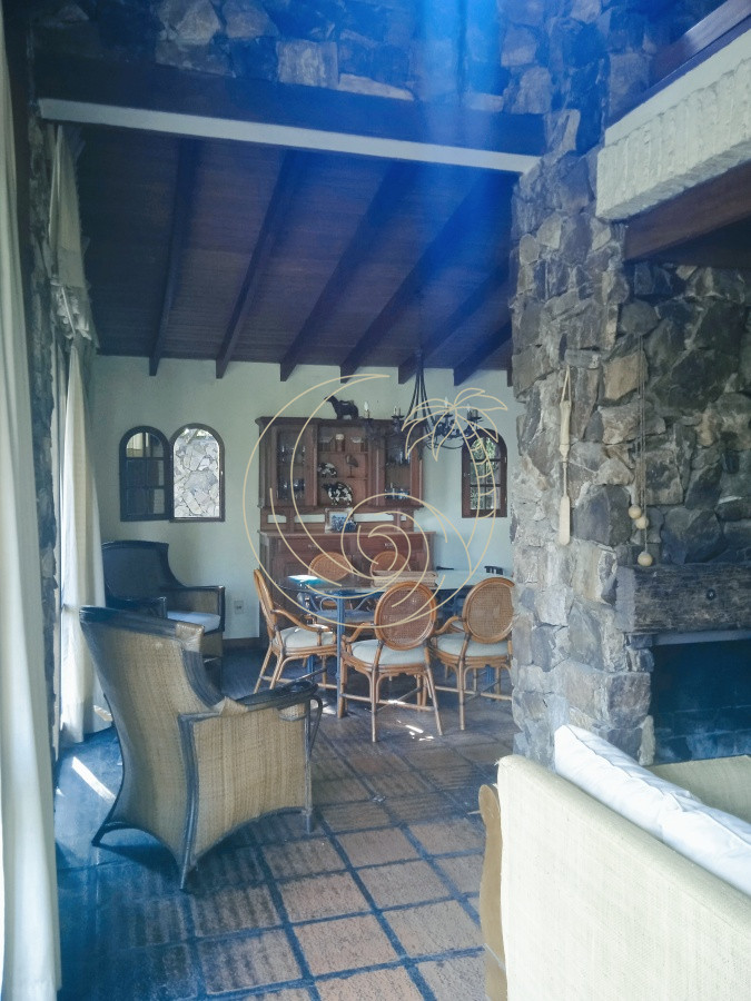 Casa ID.21092578 - Amplia casa en Cantegril con un jardín soñado, ubicada a un paso de todos los servicios, en un entorno arbolado. 