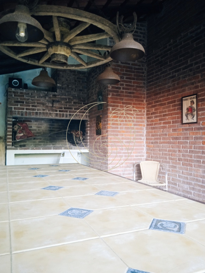Casa ID.21092578 - Amplia casa en Cantegril con un jardín soñado, ubicada a un paso de todos los servicios, en un entorno arbolado. 