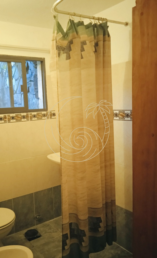 Casa ID.21092578 - Amplia casa en Cantegril con un jardín soñado, ubicada a un paso de todos los servicios, en un entorno arbolado. 