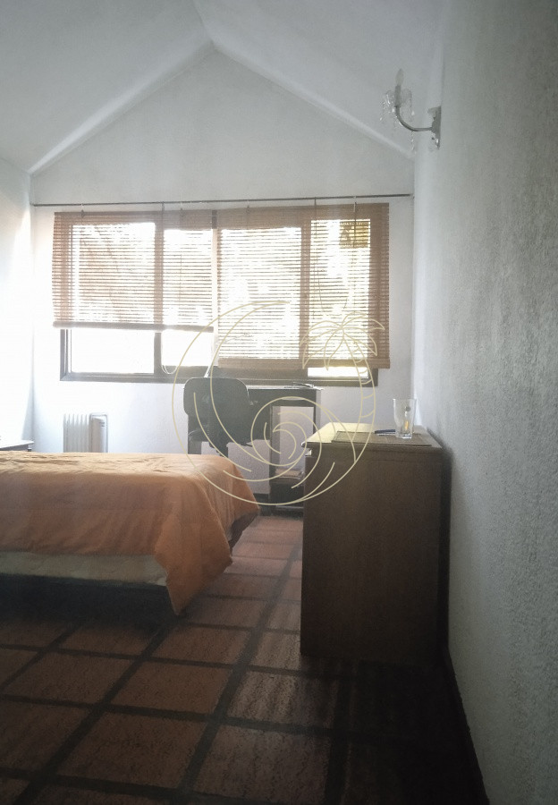 Casa ID.21092578 - Amplia casa en Cantegril con un jardín soñado, ubicada a un paso de todos los servicios, en un entorno arbolado. 