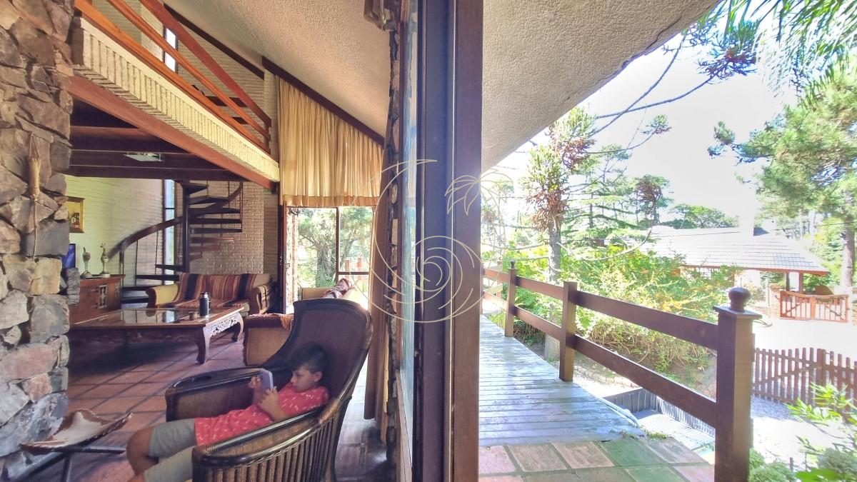 Casa ID.21092578 - Amplia casa en Cantegril con un jardín soñado, ubicada a un paso de todos los servicios, en un entorno arbolado. 