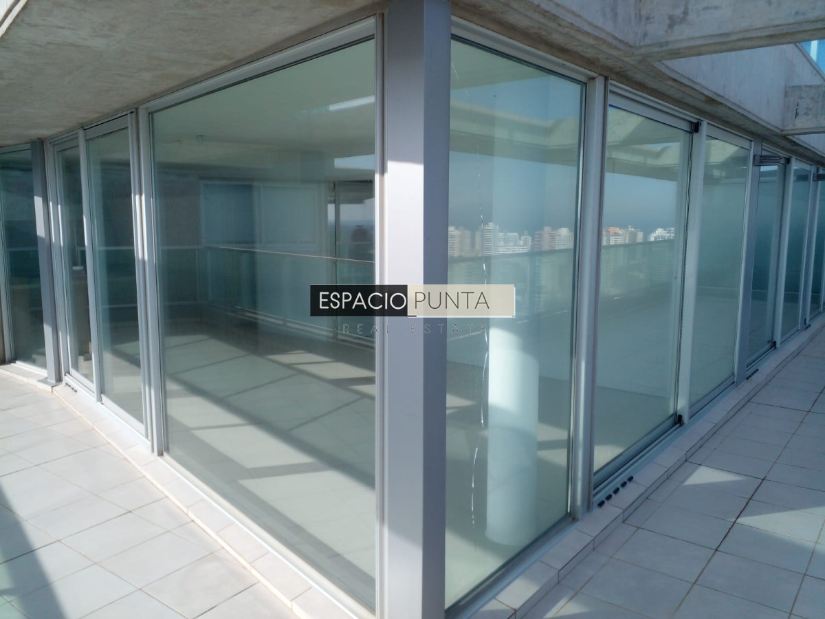 Apartamento ID.264 - Penthouse en venta sobre Roosevelt. Con vistas inigualables de la ciudad y la playa.