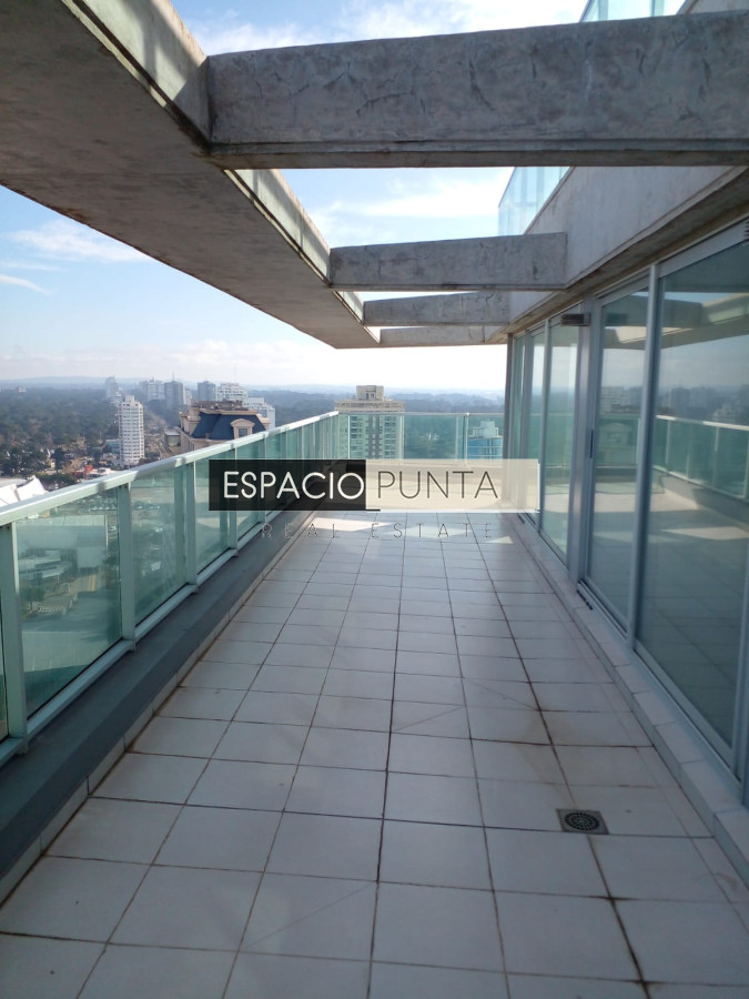 Apartamento ID.264 - Penthouse en venta sobre Roosevelt. Con vistas inigualables de la ciudad y la playa.