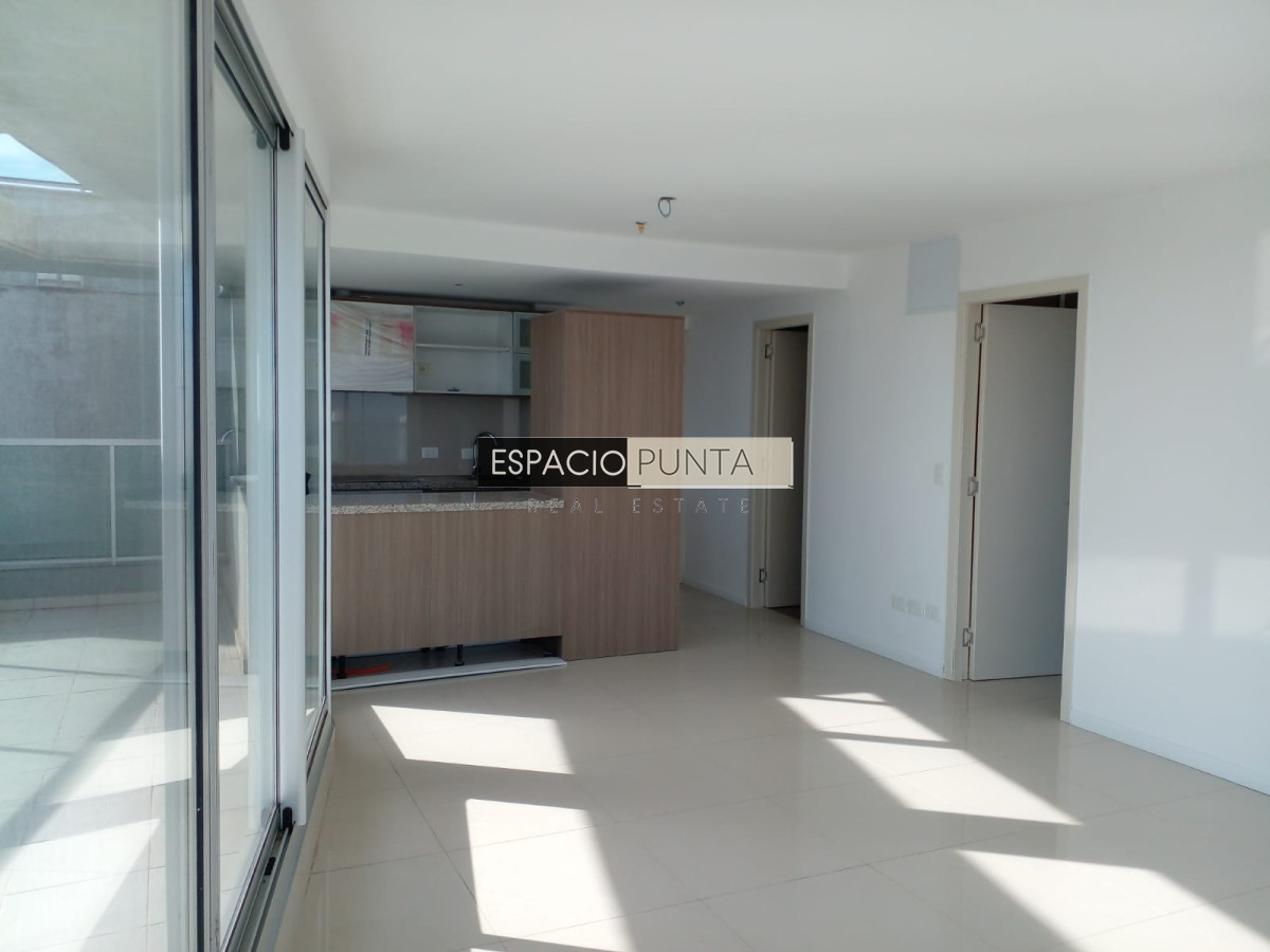 Apartamento ID.264 - Penthouse en venta sobre Roosevelt. Con vistas inigualables de la ciudad y la playa.