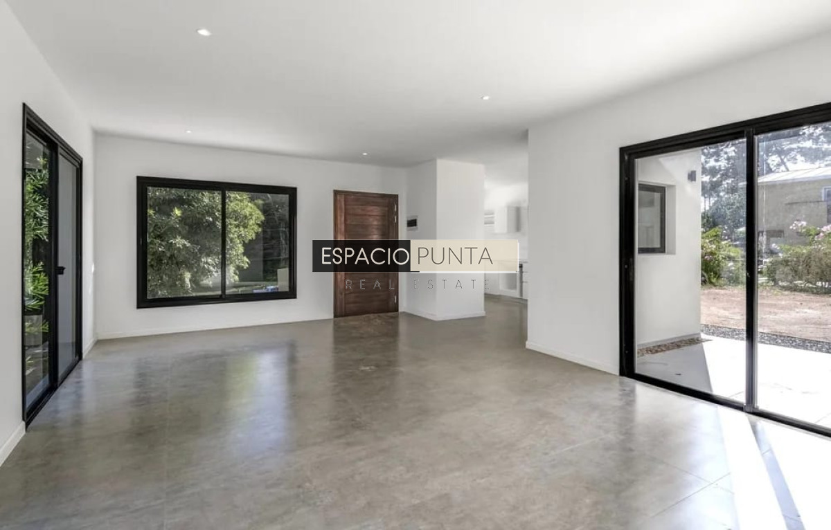 Casa ID.186 - Casa a estrenar por Laguna del Sauce. Sistema tradicional con bloque celular (térmico). 3 dormitorios,  2 baños.