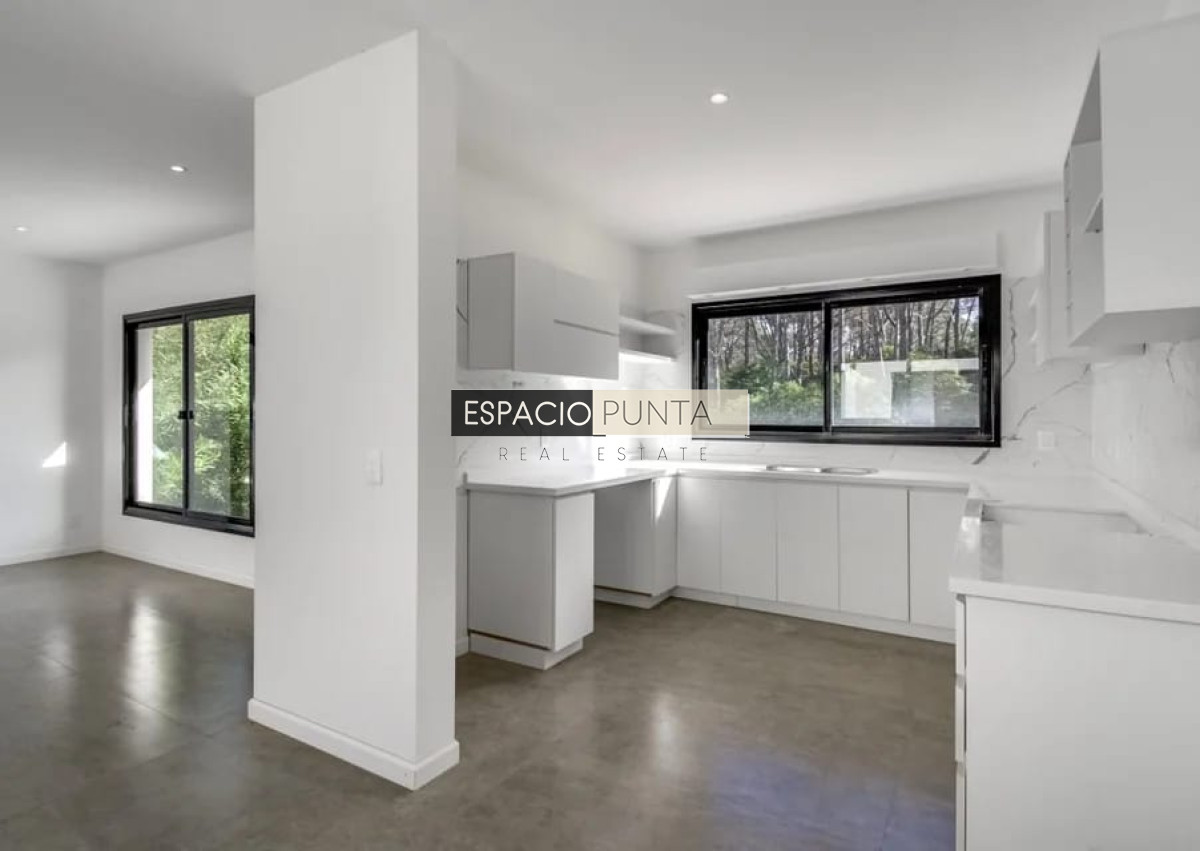 Casa ID.186 - Casa a estrenar por Laguna del Sauce. Sistema tradicional con bloque celular (térmico). 3 dormitorios,  2 baños.