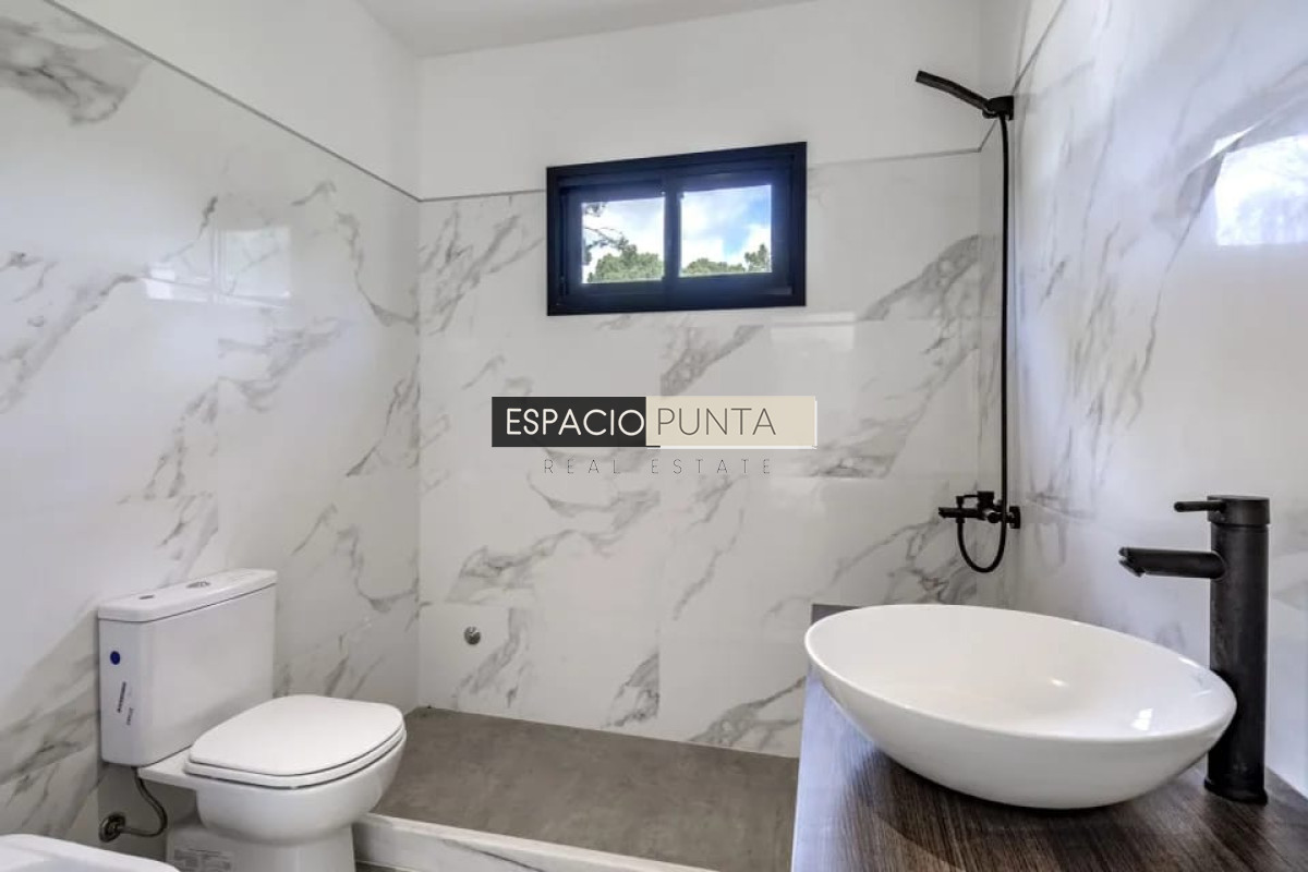 Casa ID.186 - Casa a estrenar por Laguna del Sauce. Sistema tradicional con bloque celular (térmico). 3 dormitorios,  2 baños.