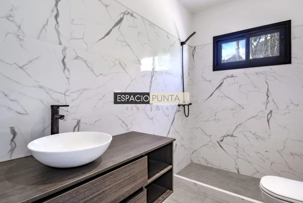 Casa ID.186 - Casa a estrenar por Laguna del Sauce. Sistema tradicional con bloque celular (térmico). 3 dormitorios,  2 baños.