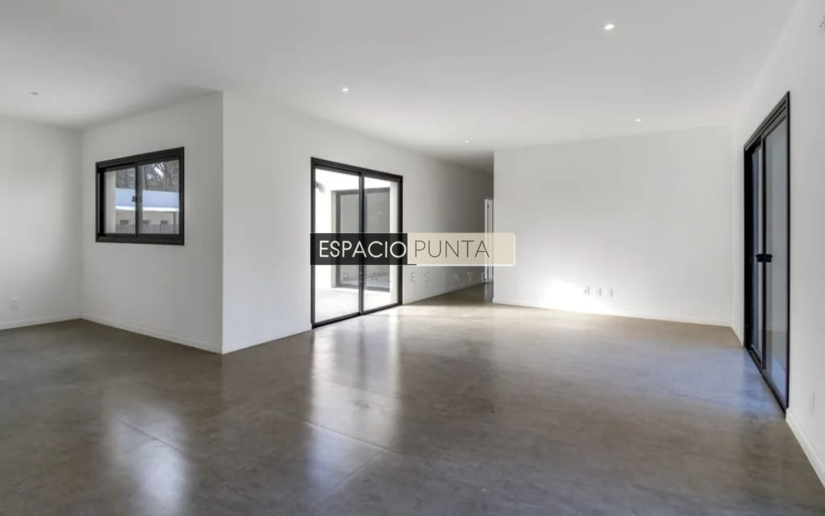 Casa ID.186 - Casa a estrenar por Laguna del Sauce. Sistema tradicional con bloque celular (térmico). 3 dormitorios,  2 baños.