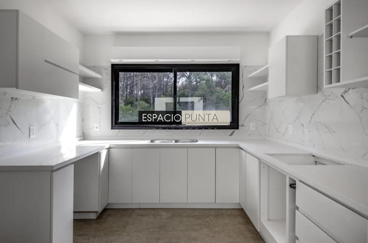 Casa ID.186 - Casa a estrenar por Laguna del Sauce. Sistema tradicional con bloque celular (térmico). 3 dormitorios,  2 baños.
