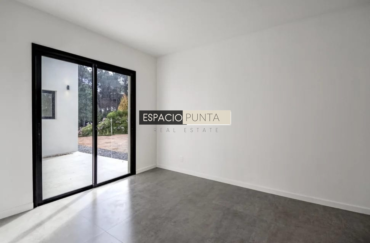 Casa ID.186 - Casa a estrenar por Laguna del Sauce. Sistema tradicional con bloque celular (térmico). 3 dormitorios,  2 baños.