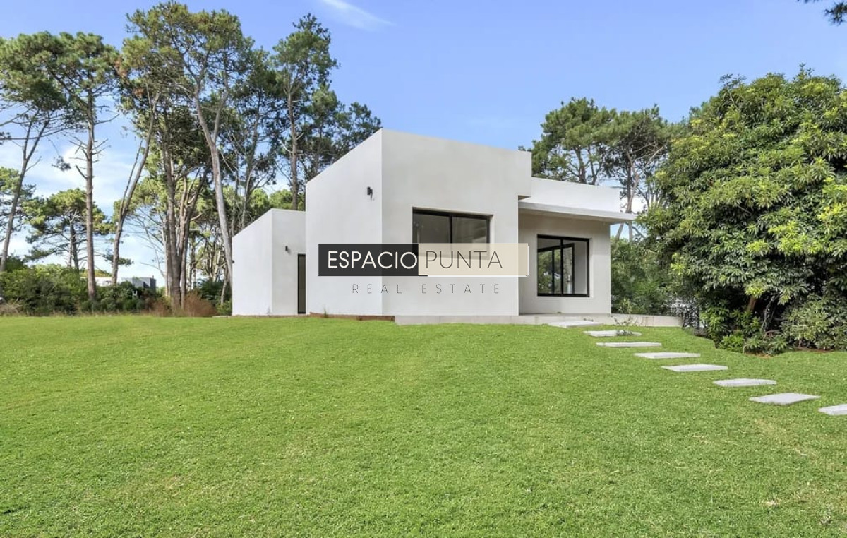 Casa ID.186 - Casa a estrenar por Laguna del Sauce. Sistema tradicional con bloque celular (térmico). 3 dormitorios,  2 baños.