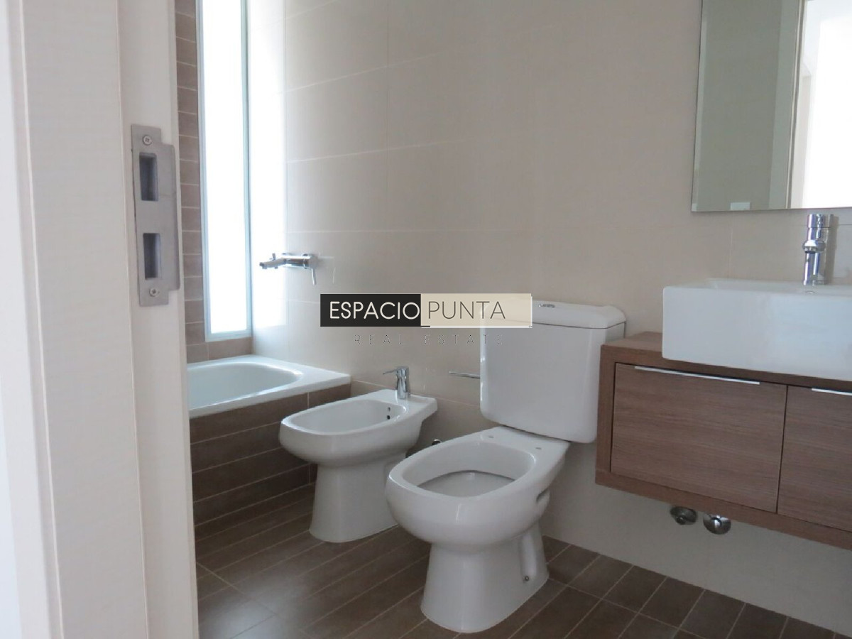 Apartamento ID.264 - Penthouse en venta sobre Roosevelt. Con vistas inigualables de la ciudad y la playa.