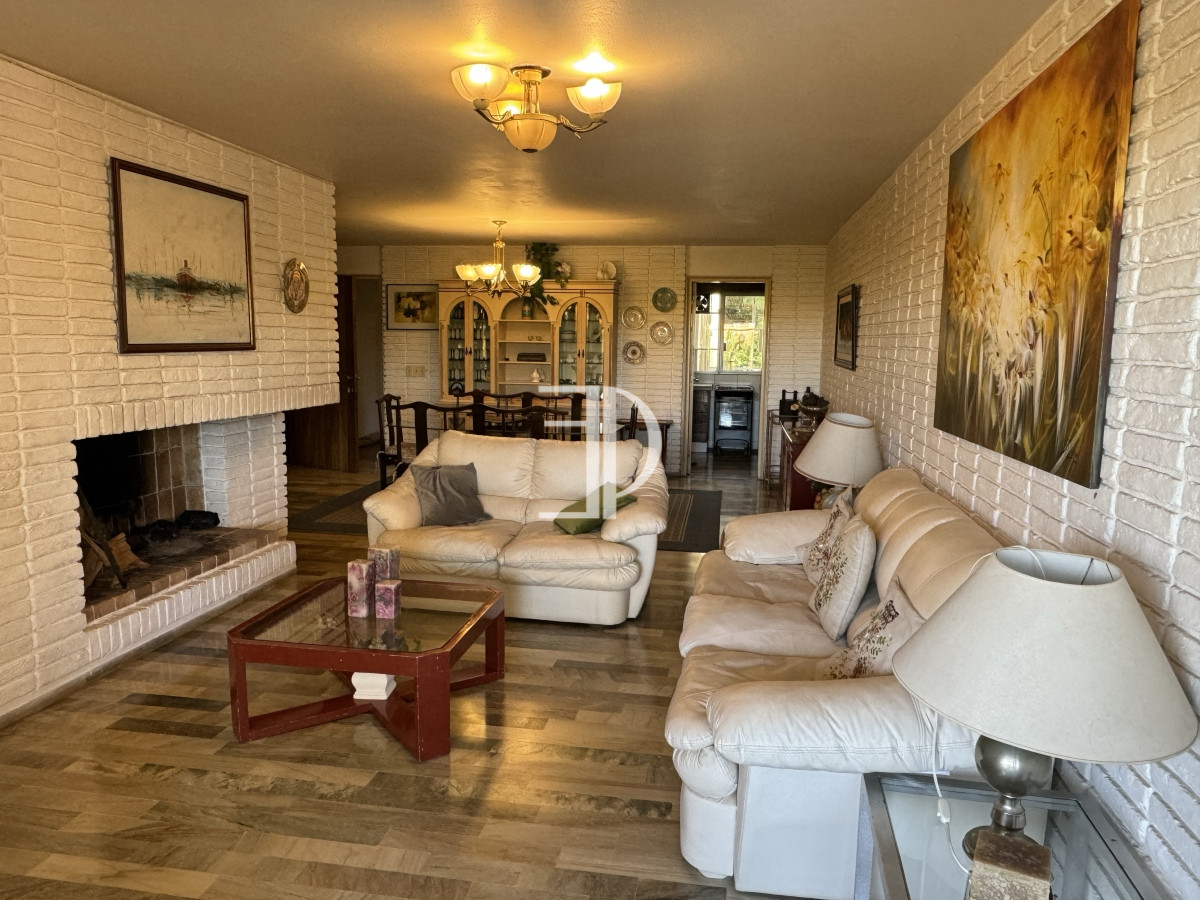 Apartamento ID.517 - Apartamento en venta de 4 dormitorios en Playa Mansa Punta del Este