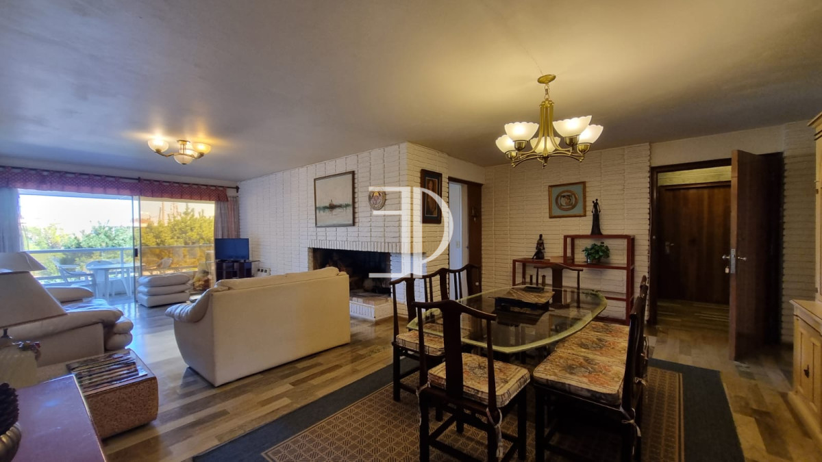 Apartamento ID.517 - Apartamento en venta de 4 dormitorios en Playa Mansa Punta del Este