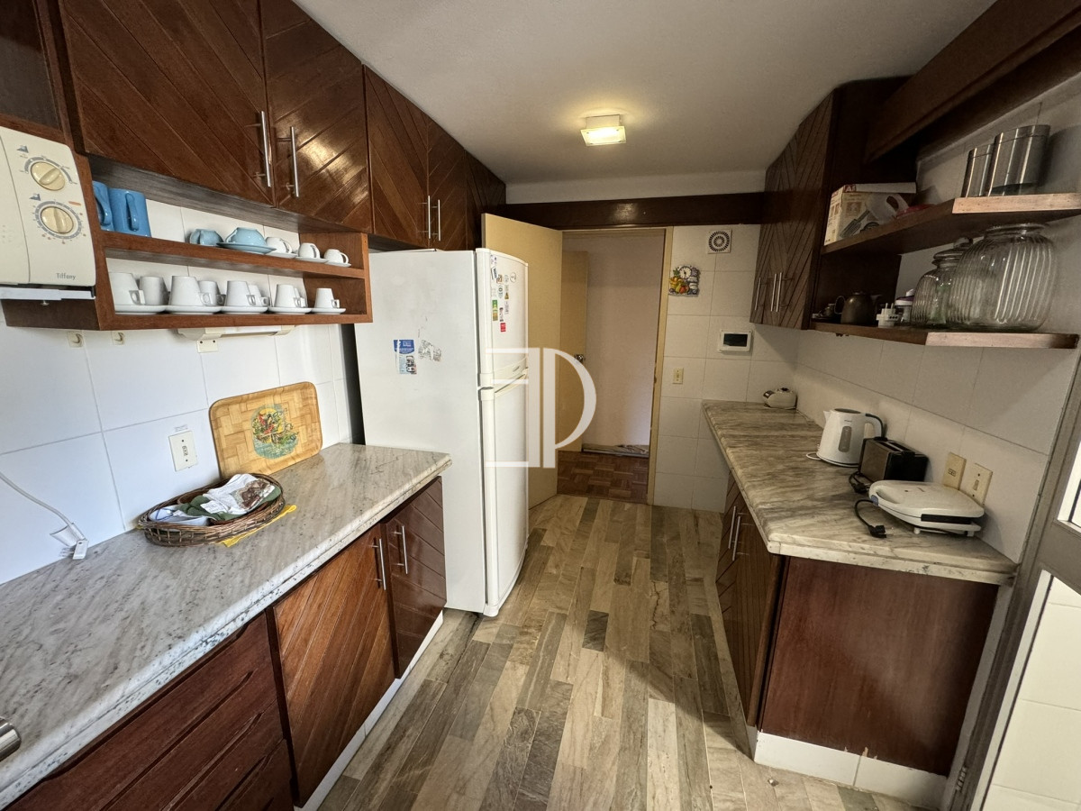 Apartamento ID.517 - Apartamento en venta de 4 dormitorios en Playa Mansa Punta del Este