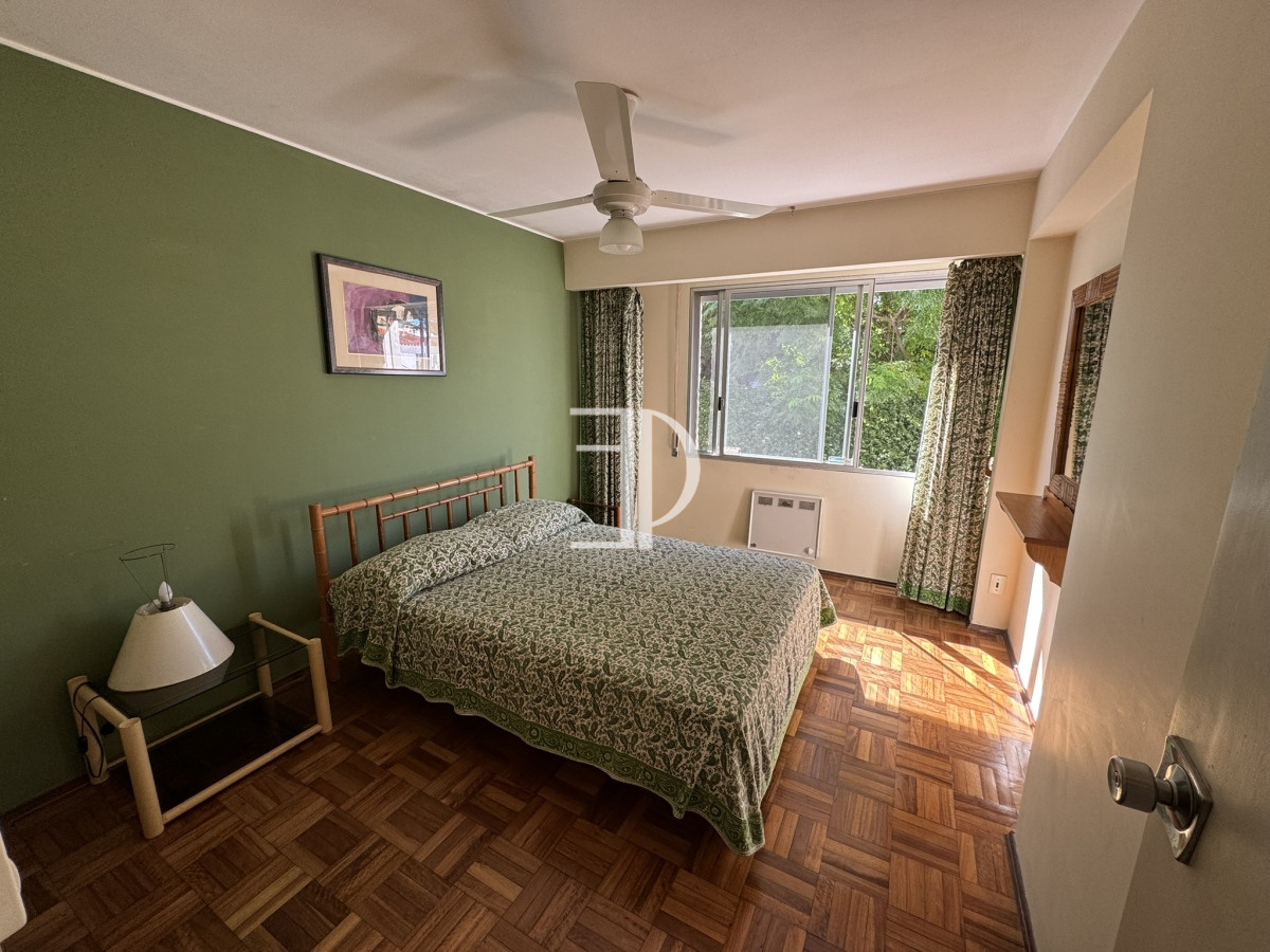 Apartamento ID.517 - Apartamento en venta de 4 dormitorios en Playa Mansa Punta del Este