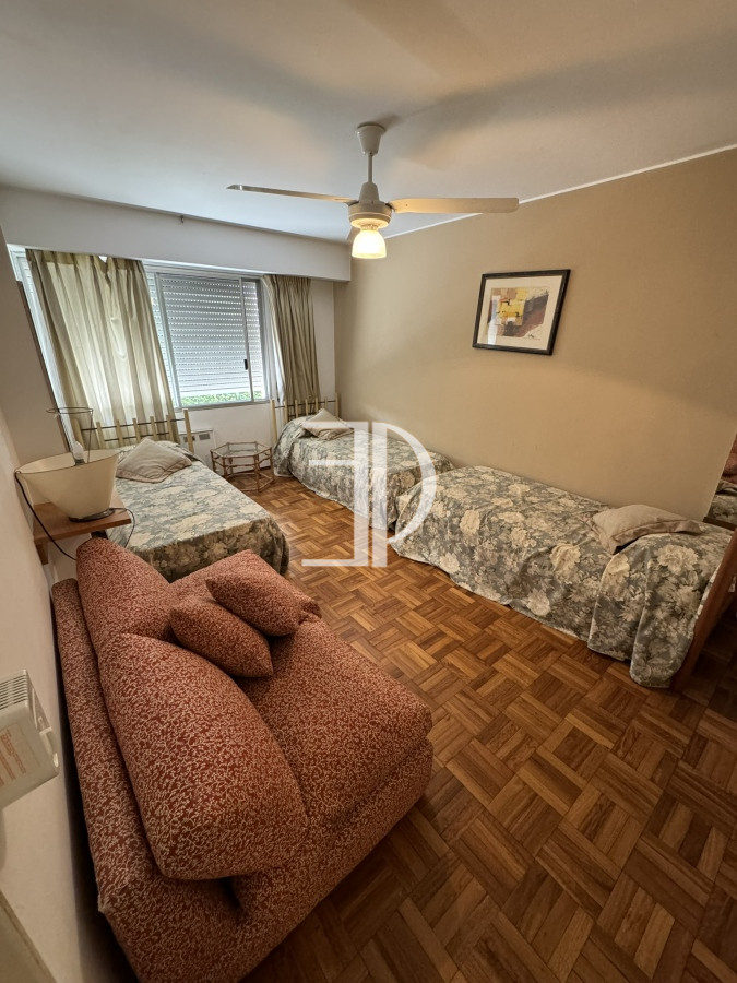 Apartamento ID.517 - Apartamento en venta de 4 dormitorios en Playa Mansa Punta del Este