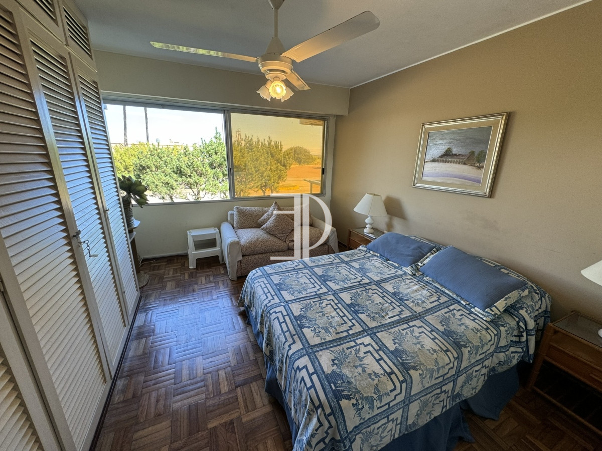 Apartamento ID.517 - Apartamento en venta de 4 dormitorios en Playa Mansa Punta del Este