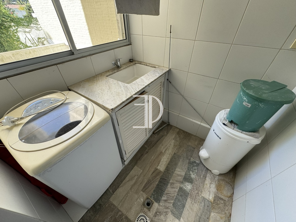 Apartamento ID.517 - Apartamento en venta de 4 dormitorios en Playa Mansa Punta del Este