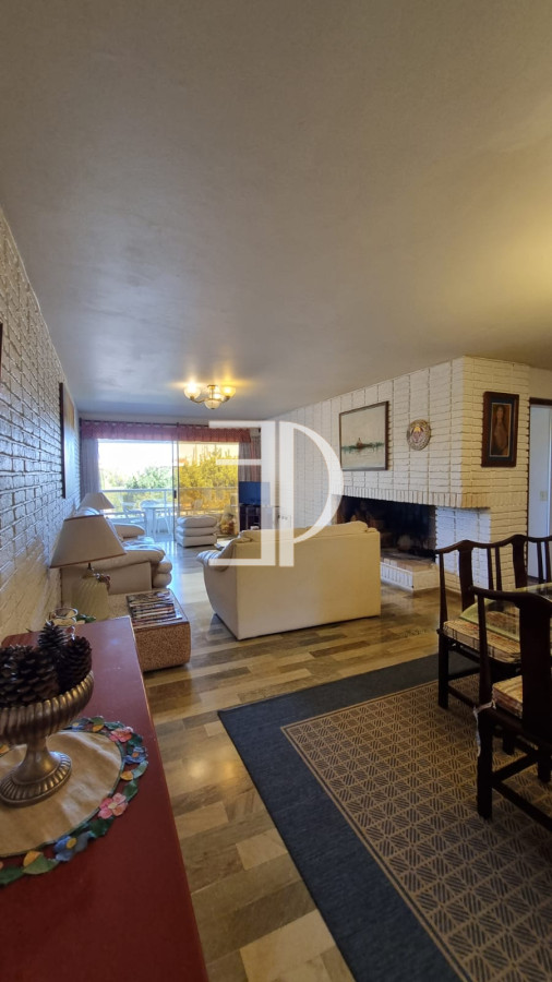 Apartamento ID.517 - Apartamento en venta de 4 dormitorios en Playa Mansa Punta del Este