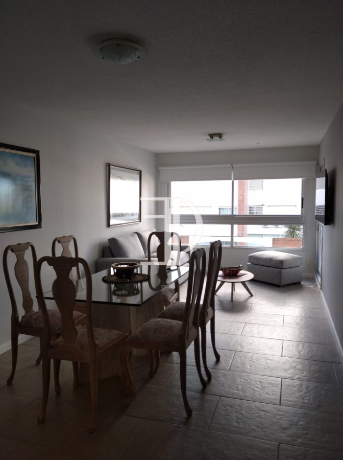 Apartamento ID.561 - Apartamento en venta de 2 dormitorios en Playa Mansa, Punta del Este