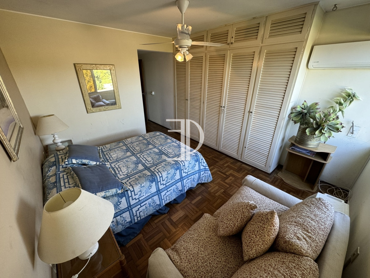 Apartamento ID.517 - Apartamento en venta de 4 dormitorios en Playa Mansa Punta del Este