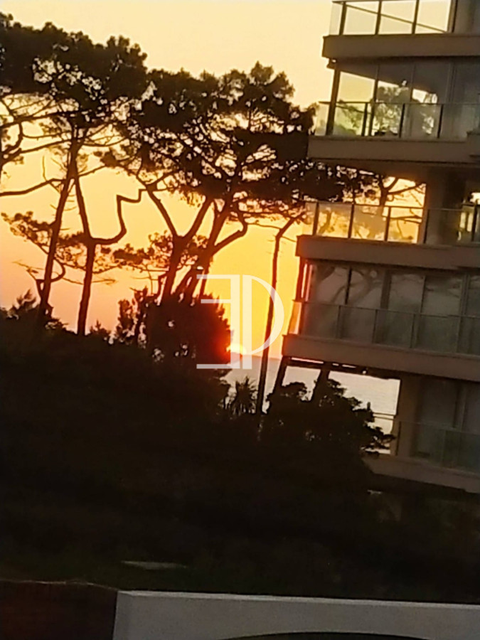 Apartamento ID.561 - Apartamento en venta de 2 dormitorios en Playa Mansa, Punta del Este