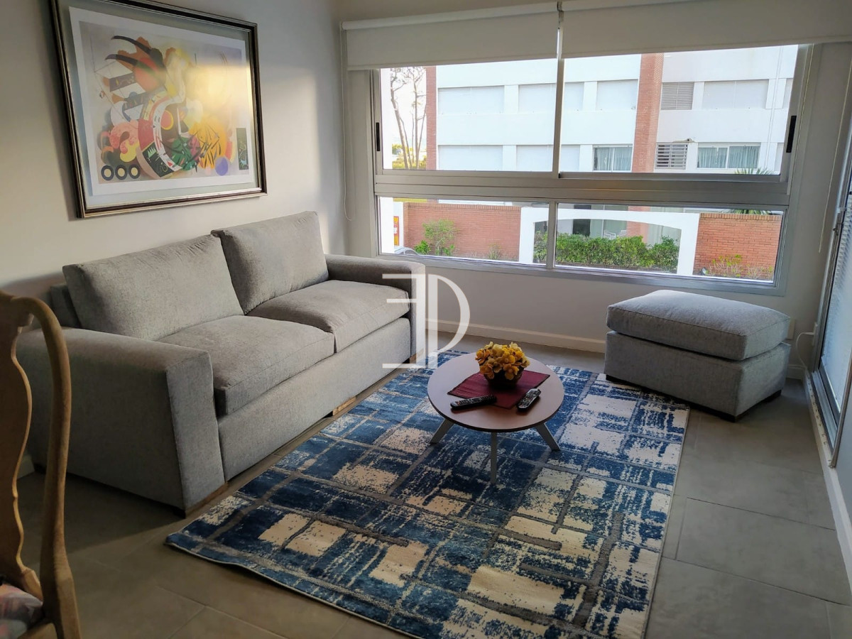 Apartamento ID.561 - Apartamento en venta de 2 dormitorios en Playa Mansa, Punta del Este