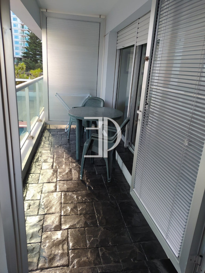 Apartamento ID.561 - Apartamento en venta de 2 dormitorios en Playa Mansa, Punta del Este