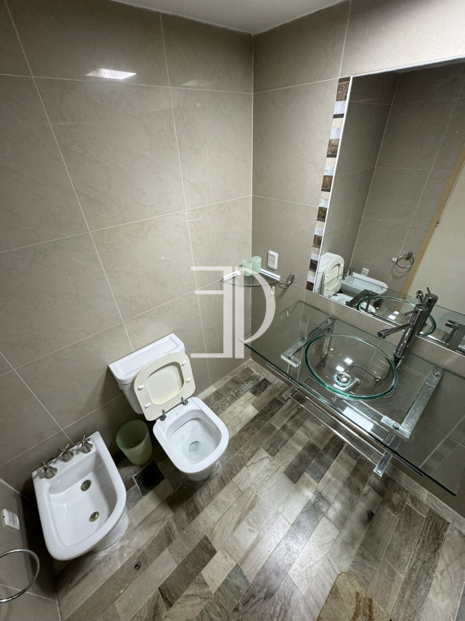 Apartamento ID.517 - Apartamento en venta de 4 dormitorios en Playa Mansa Punta del Este