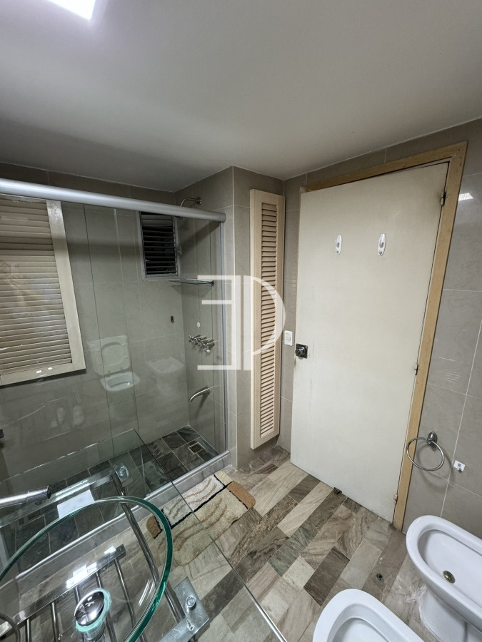 Apartamento ID.517 - Apartamento en venta de 4 dormitorios en Playa Mansa Punta del Este