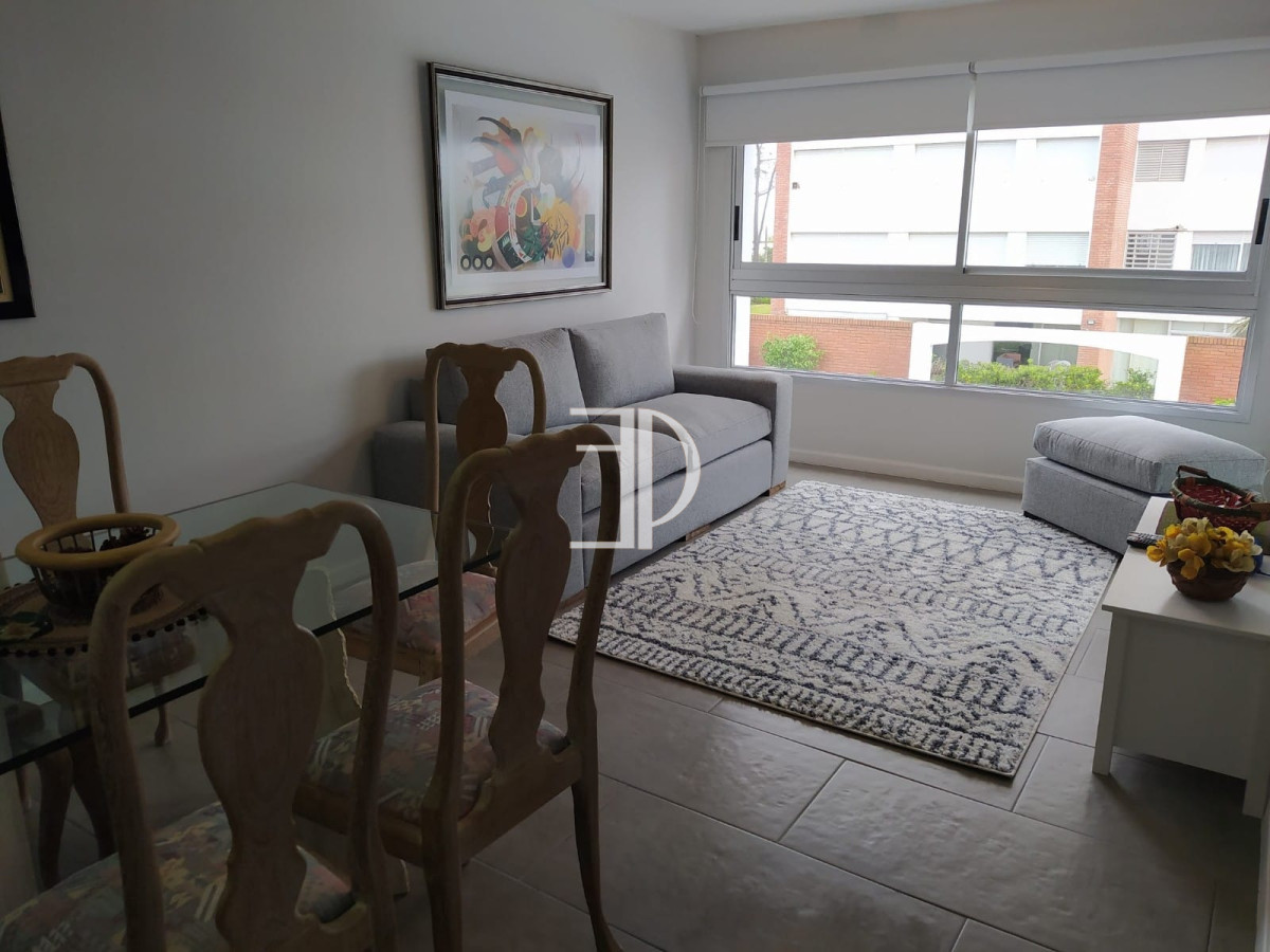 Apartamento ID.561 - Apartamento en venta de 2 dormitorios en Playa Mansa, Punta del Este