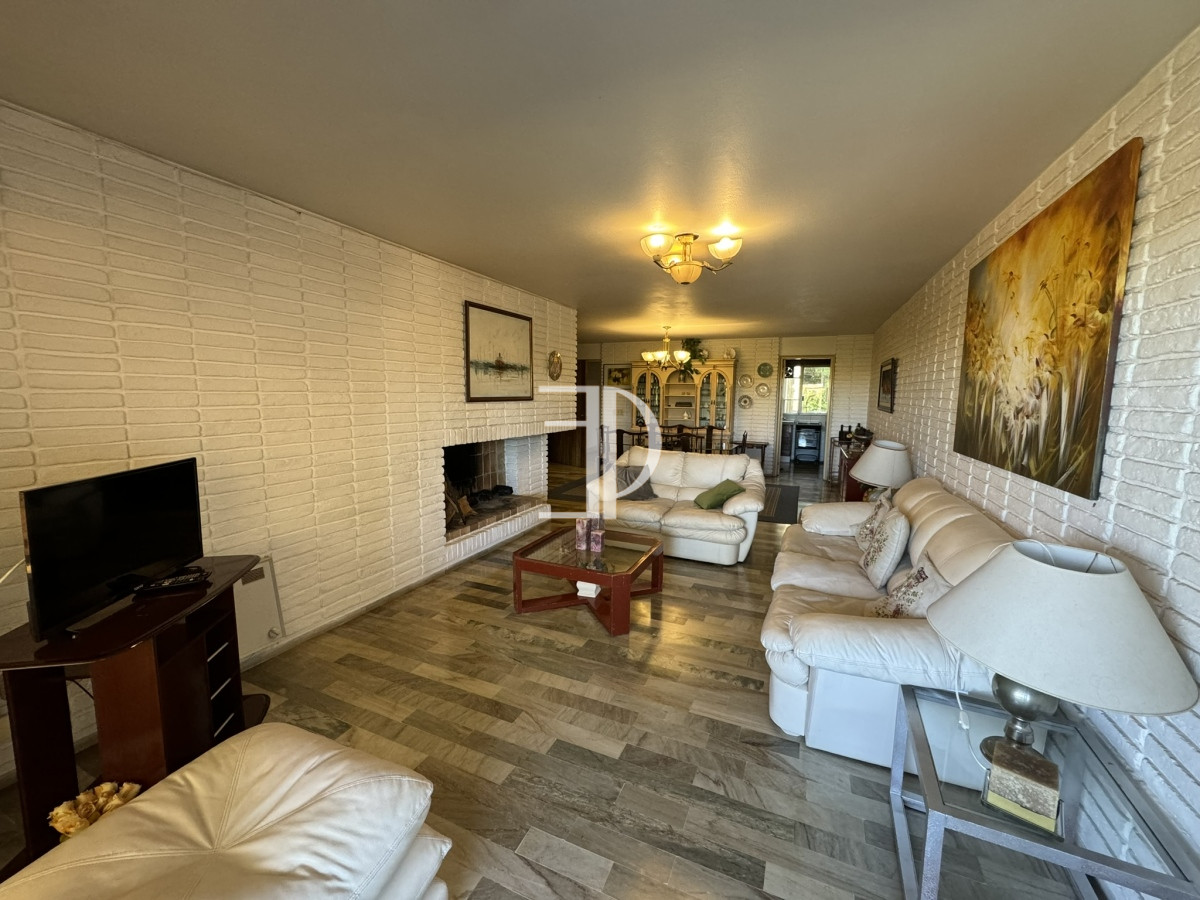 Apartamento ID.517 - Apartamento en venta de 4 dormitorios en Playa Mansa Punta del Este