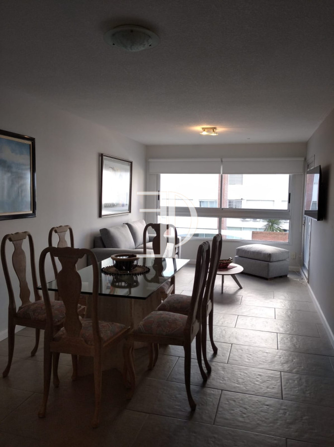 Apartamento ID.561 - Apartamento en venta de 2 dormitorios en Playa Mansa, Punta del Este
