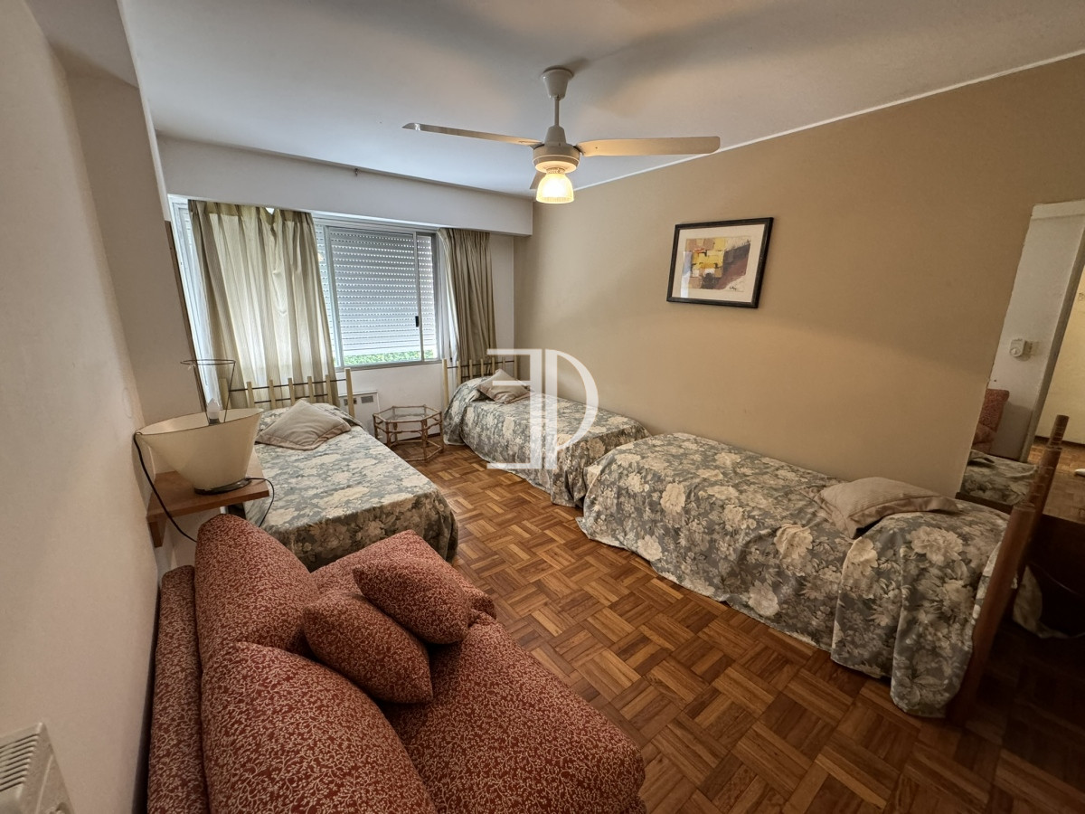 Apartamento ID.517 - Apartamento en venta de 4 dormitorios en Playa Mansa Punta del Este