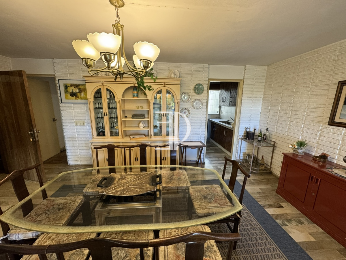 Apartamento ID.517 - Apartamento en venta de 4 dormitorios en Playa Mansa Punta del Este